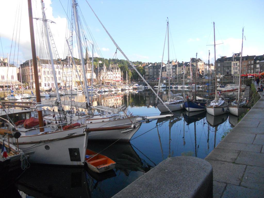 Chambre Le Nid Du Phare Avec Jacuzzi Honfleur Habitación foto
