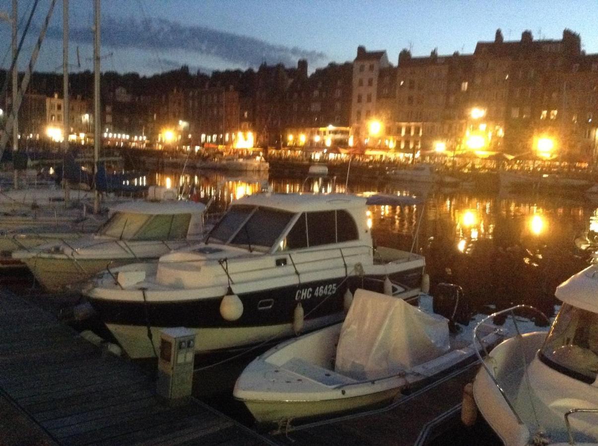 Chambre Le Nid Du Phare Avec Jacuzzi Honfleur Exterior foto
